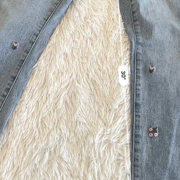 Ashley Mason Boot Cut Jeans with Floral Detail Size 0/24 - Picture 9 of 11